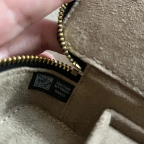 MICHAEL KORS Leather Travel Jewelry Case - Picture 4 of 4